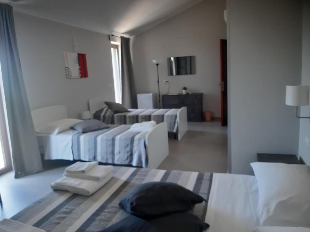 Un Passo Dal Mare - Guest House Лидо-ди-Фонди Экстерьер фото